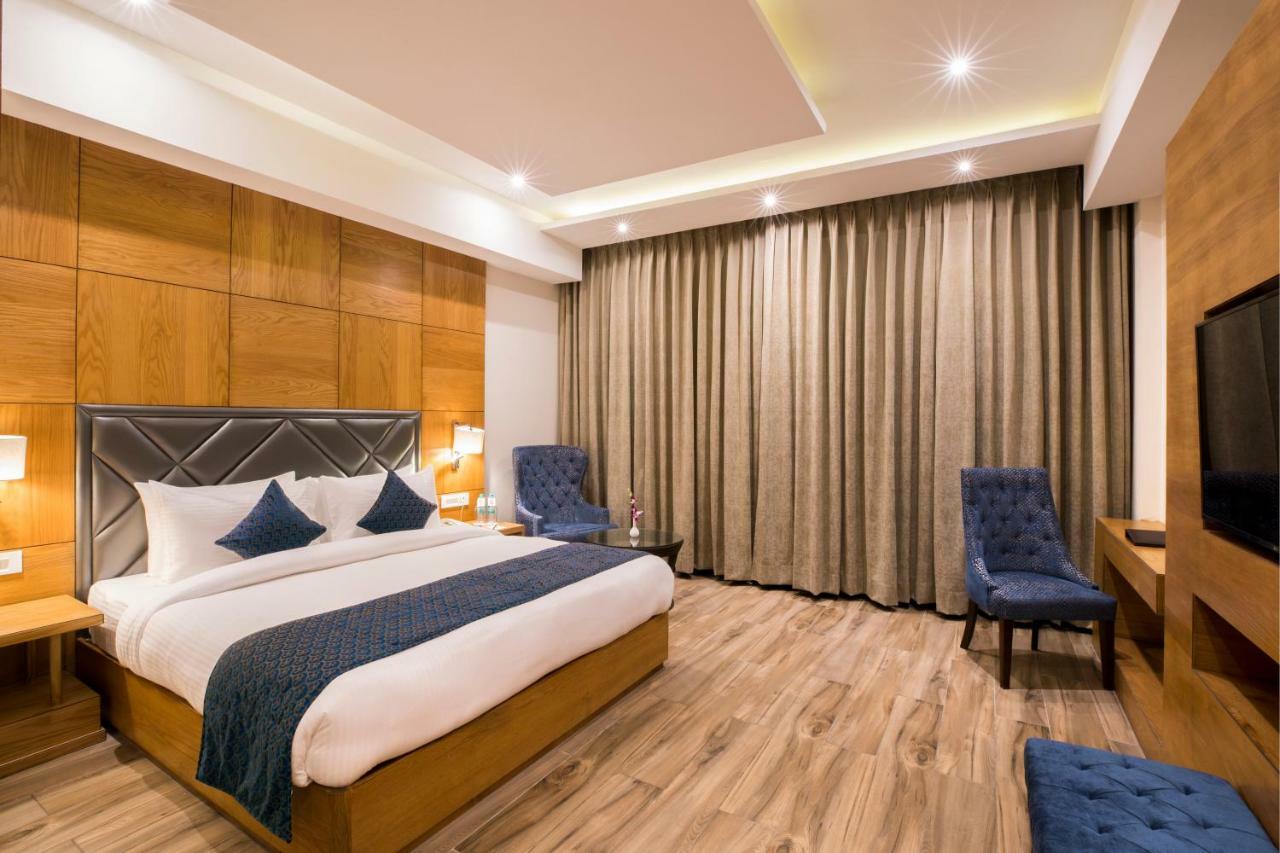 Regenta Central Cassia Zirakpur Chandigarh Exterior foto