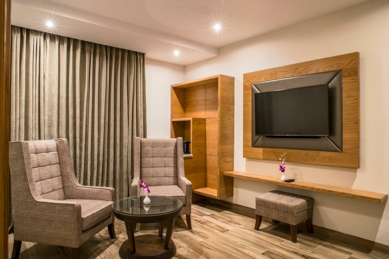 Regenta Central Cassia Zirakpur Chandigarh Exterior foto