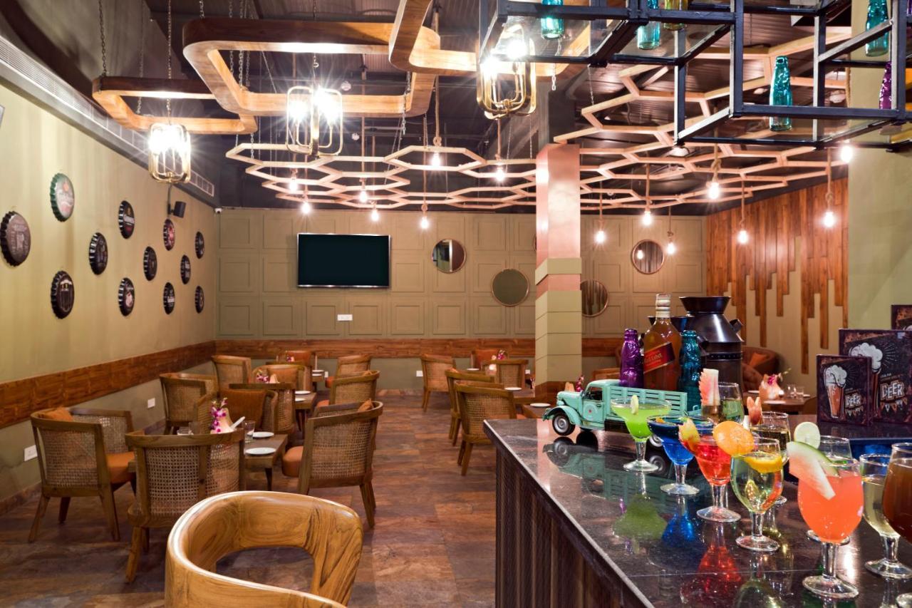 Regenta Central Cassia Zirakpur Chandigarh Exterior foto