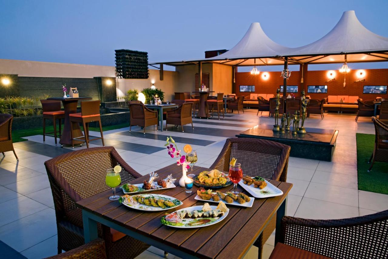 Regenta Central Cassia Zirakpur Chandigarh Exterior foto